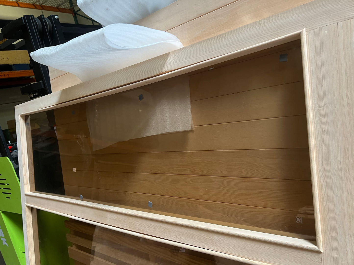 Outdoor Corner Steam Sauna for 2-4 Person – Discounted Left‑Door Model with Minor Cosmetic Defects, Canadian Hemlock, 6KW ETL Heater, Modern Sauna Box with Waterproof Asphalt Tiles, 220V (0‑195℉)