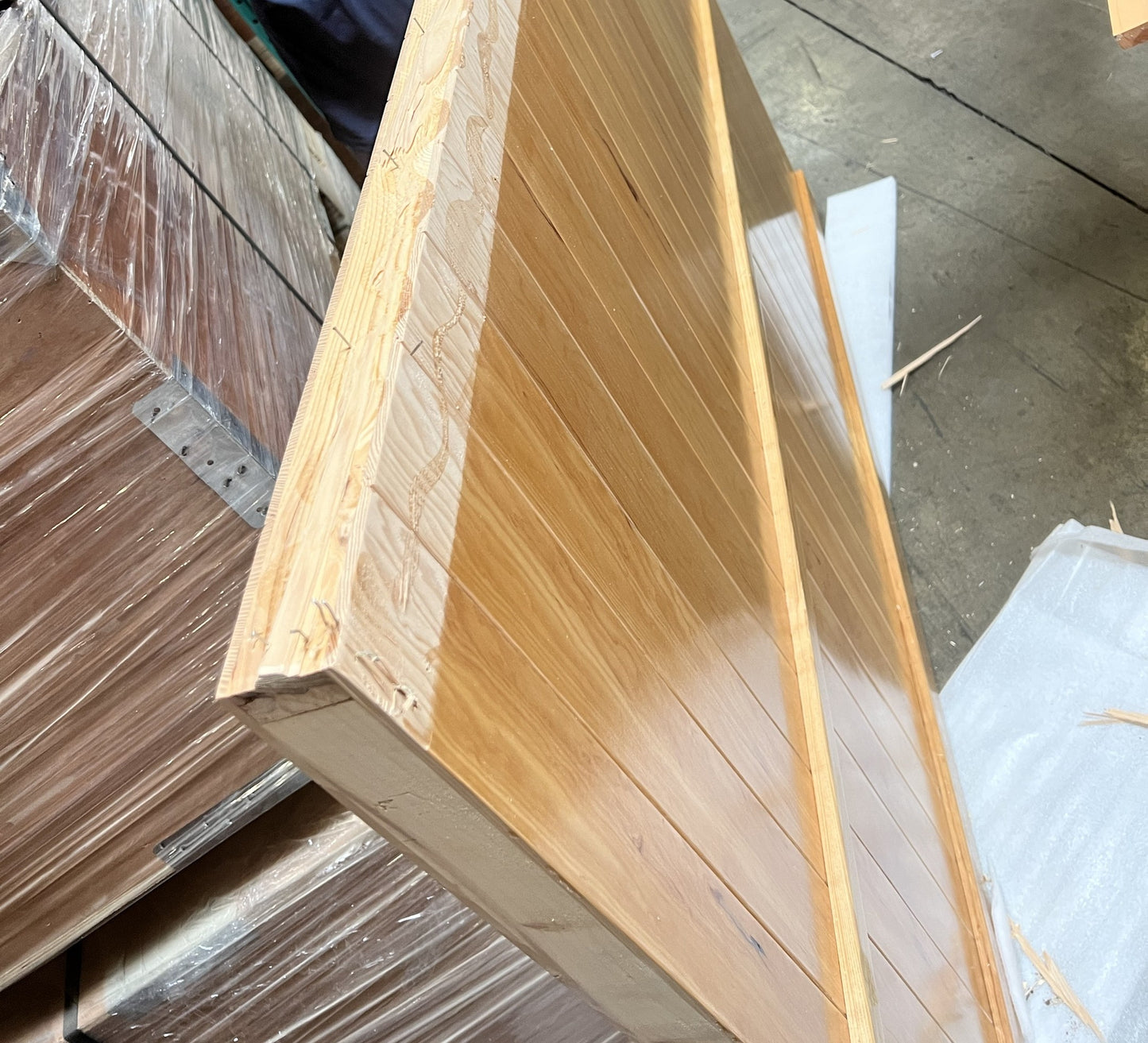 Outdoor Corner Steam Sauna for 2-4 Person – Discounted Left‑Door Model with Minor Cosmetic Defects, Canadian Hemlock, 6KW ETL Heater, Modern Sauna Box with Waterproof Asphalt Tiles, 220V (0‑195℉)